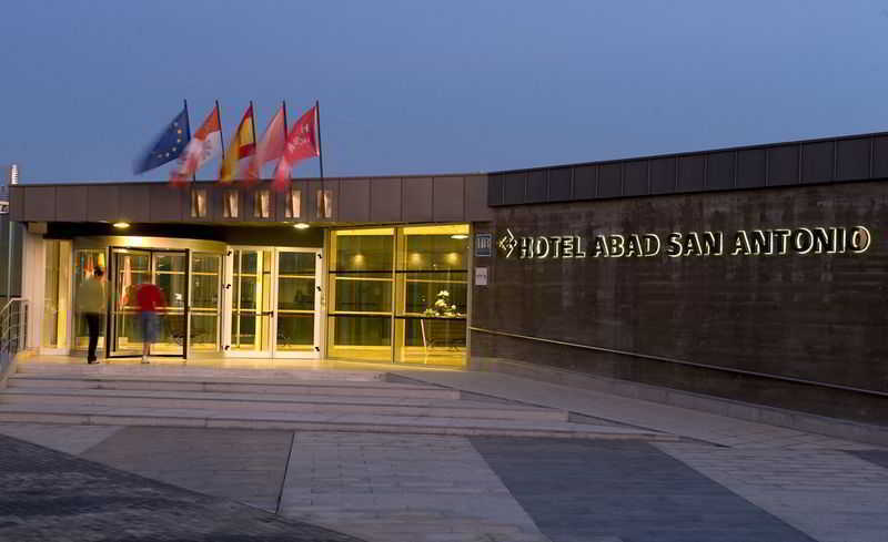 Hotel Arva Abad San Antonio León Exterior foto