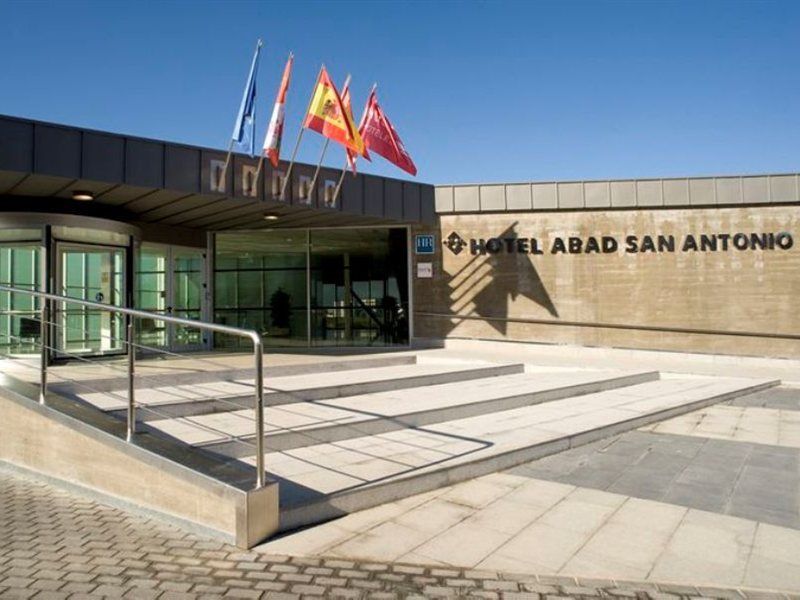 Hotel Arva Abad San Antonio León Exterior foto